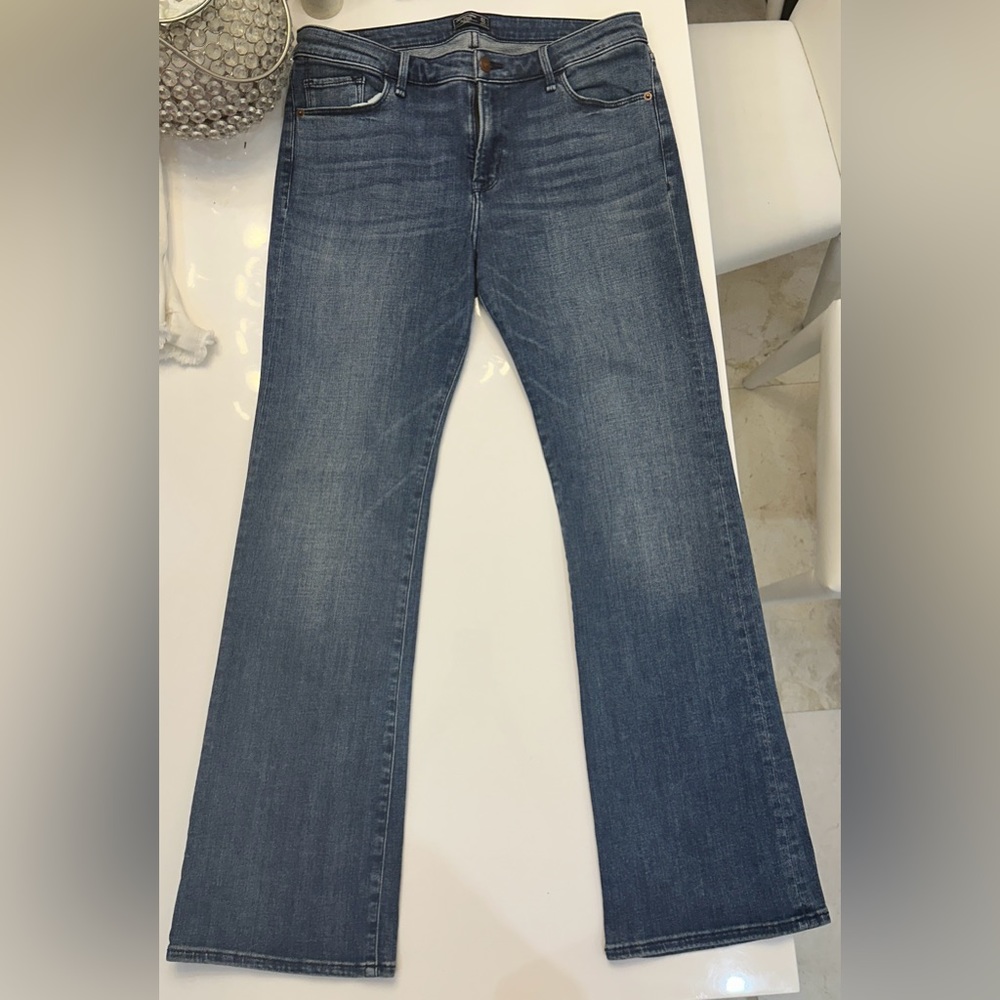 Abercrombie & Fitch Mid Rise Bootcut Jeans Size 31 Short